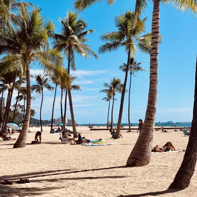 Waikiki Beach: A Tropical Paradise