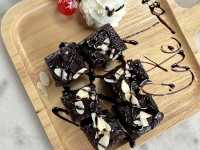 Cafe Laura Bar and Restaurant-หินกอง