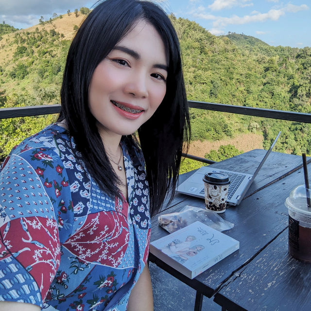 Take Hill Coffee คาเฟ่บนถนนลอยฟ้า