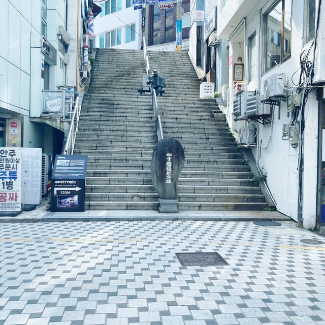 40-step Culture & Tourism Theme Street 
