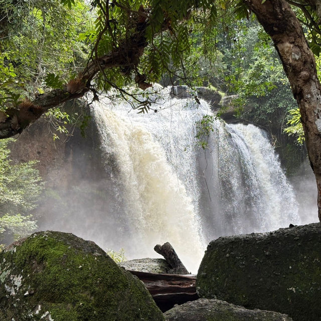 น้ำตกเหวสุวัต Khao Yai National Park. 