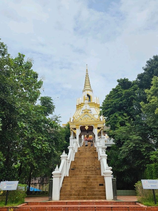 วัดมหาธาตุแหลมสัก
