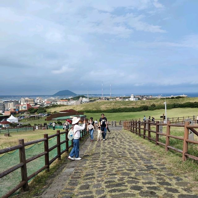 🇰🇷 Volcanic Vistas: The Journey Up to Seongsan Ilchulbong