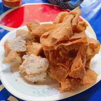 ร้าน เจ๊นีย์ของทอดลับแล