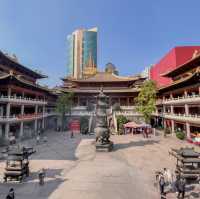 เยือนวัดจิ้งอัน: ศาลเจ้าแห่งความสงบกลางเมือง