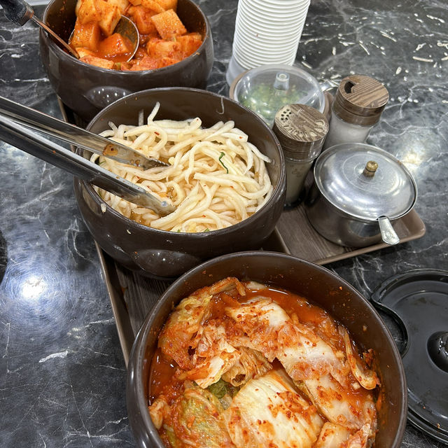 【韓国・スウォン】老舗の酔い覚ましスープ「へジャンク」の朝ごはん