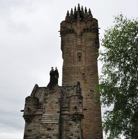 威廉·華萊士紀念碑：探索蘇格蘭歷史的旅程 🏰🏴‍☠️