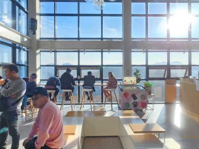 The nice cafe beside Mancheonha Skywalk, Baker's Ilooha