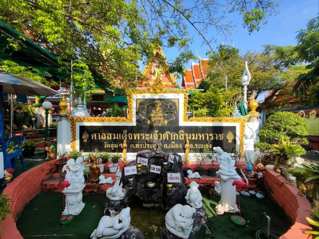 พามาวัดเก่าแก่เมืองระยอง ขอพรพระเจ้าตากสิน
