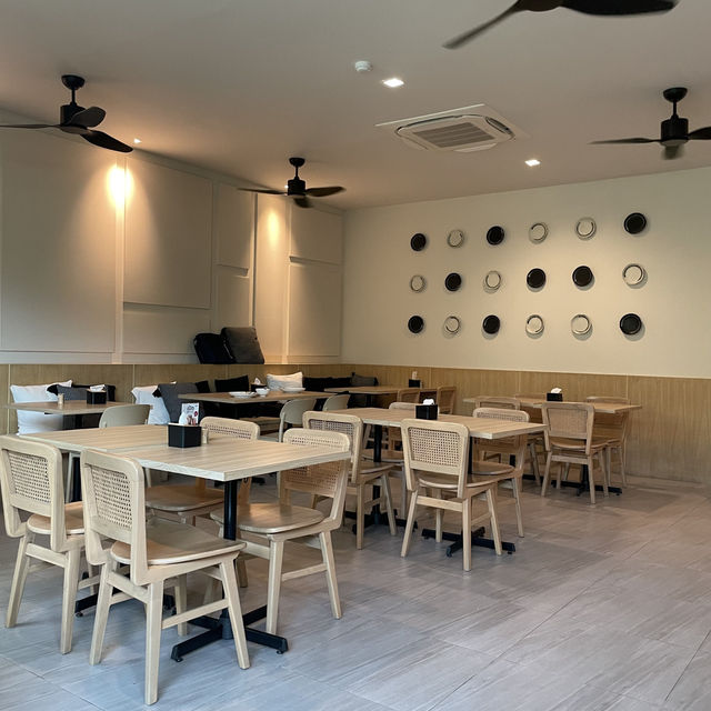 โรงแรมมินิมอล งบประหยัด Pillows boutique hotel 