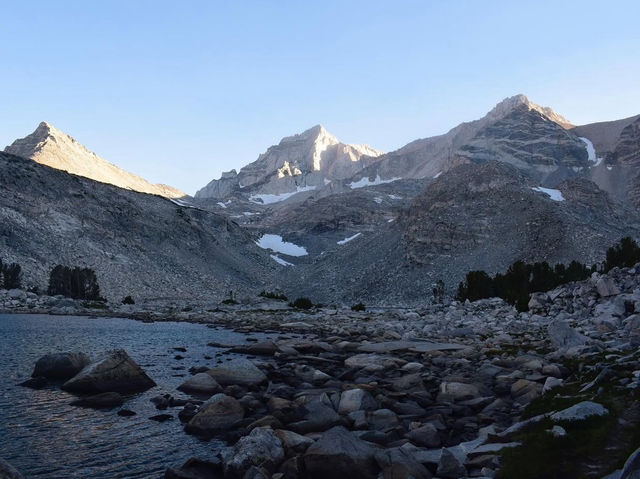 Guide to John Muir Wilderness: A Wilderness Escape and some 🎣 