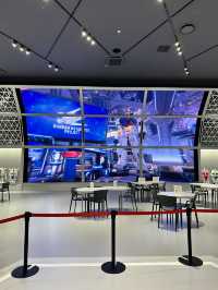実物大のガンダム！毎時間動く演出！	ショップではここだけ限定商品も・・