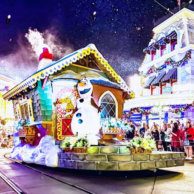 Magical: Christmas season with Disney’s Holiday Parade at Magic Kingdom Orlando 🇺🇸