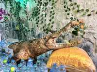 ชมพระพุทธรูปไม้แกะสลักปางไสยาสน์ วัดหนองไก่เถื่อน