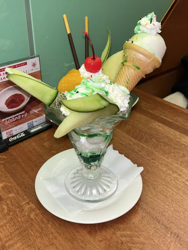 東京 | 在「珈琲西武」品嚐復古芭菲 