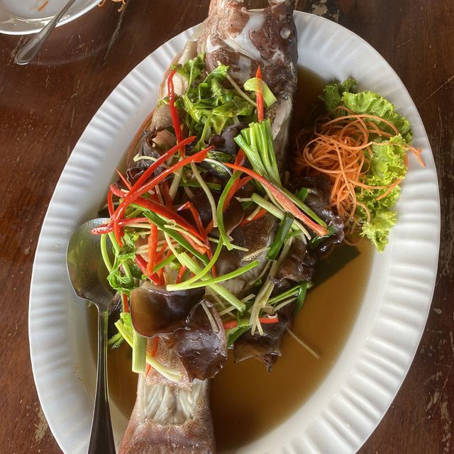 ชายทะเล ร้านอาหารทะเลชื่อดังบนเกาะลันตา
