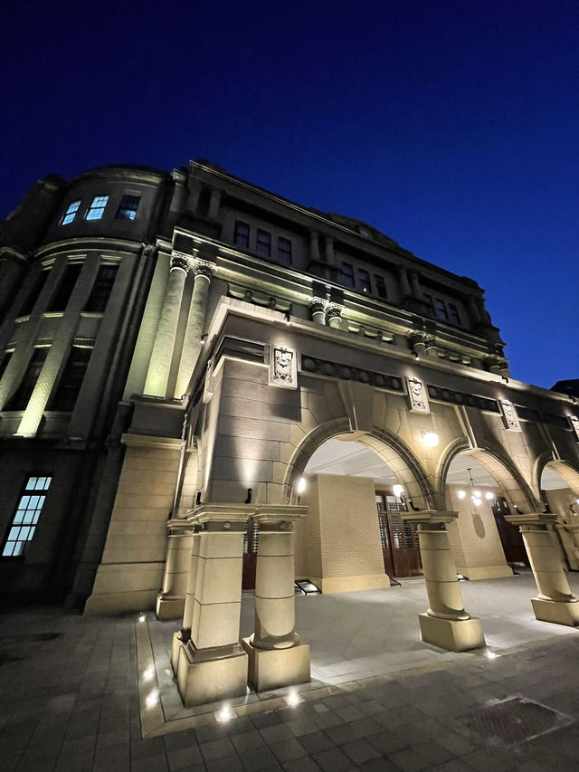 📝 漫步古典與現代的交會處：台北之旅 🌙🏛️