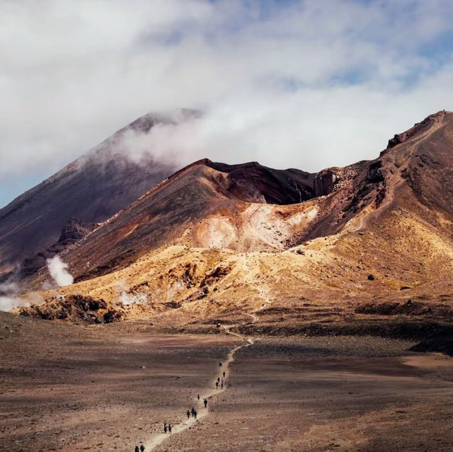 Conquering Tongariro Alpine Crossing: A Hiker’s Dream in New Zealand