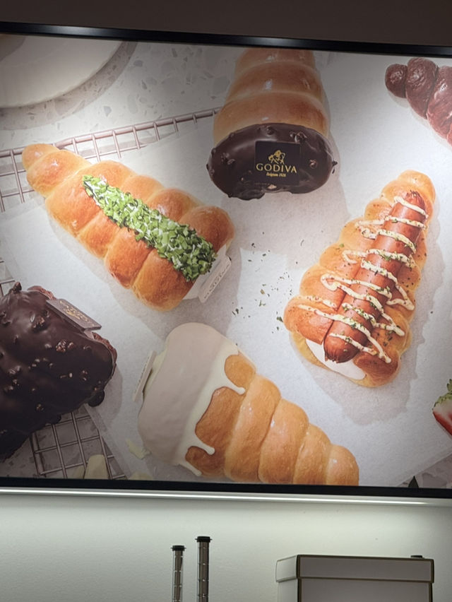 韓国/ソウル【新村】GODIVA bakery