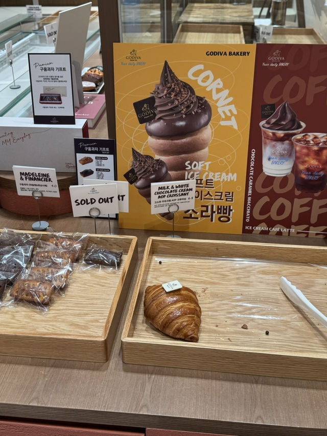 韓国/ソウル【新村】GODIVA bakery