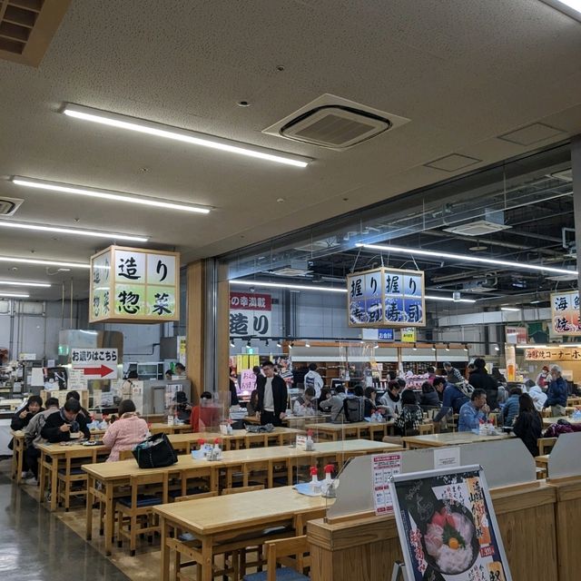 【和歌山県】とれとれ市場〜新鮮な海産物がそろう市場〜