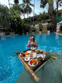 FLOATING BREAKFAST AT BURASURI HOTEL IN PHUKET 🇹🇭