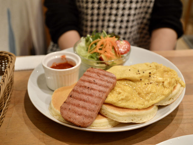 Fluffy Pancakes at VoiVoi – A Must-Visit in Sangenjaya!
