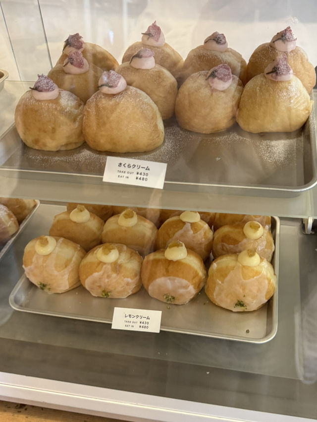 季節限定！さくらクリームドーナツ🌸