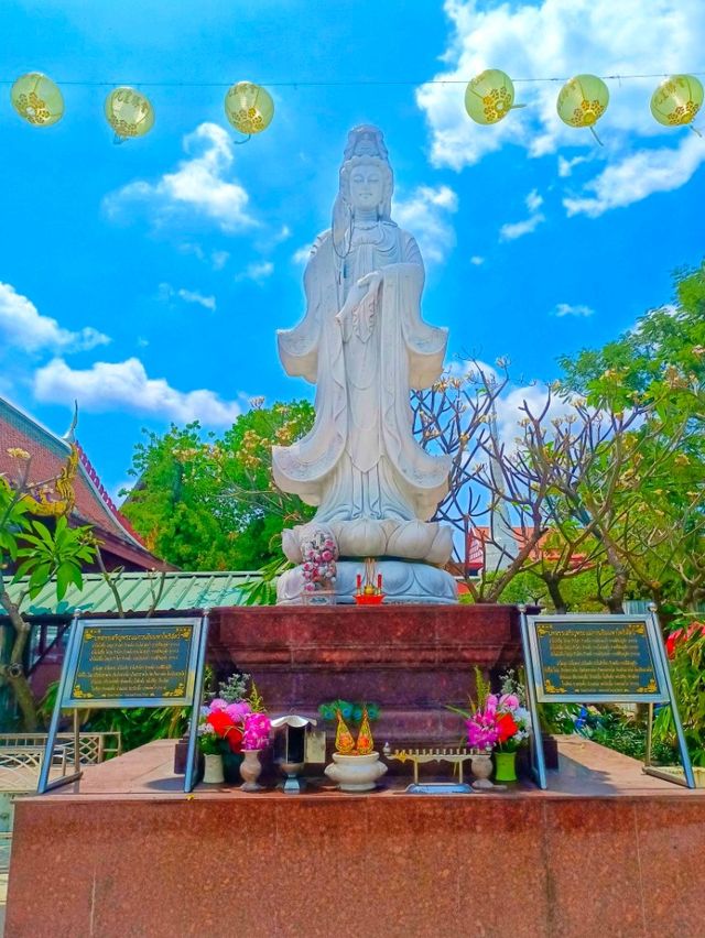 สักการะสิ่งศักดิ์สิทธิ์ วัดสุวรรณาราม