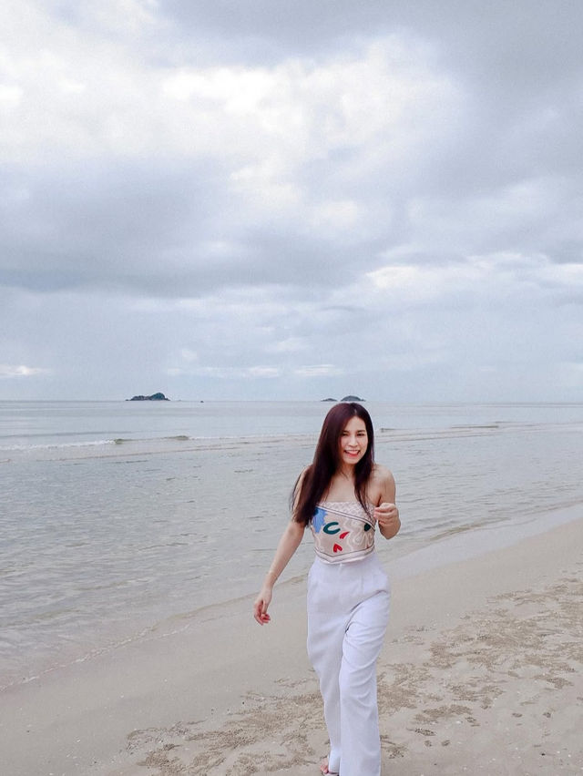 🌴 เที่ยวทะเลปราณบุรี กับชายหาดที่เงียบสงบ