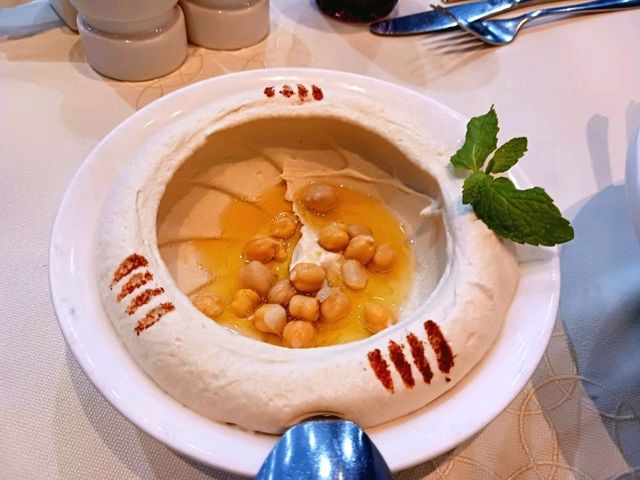 スキー場が見えるレバノン料理レストラン