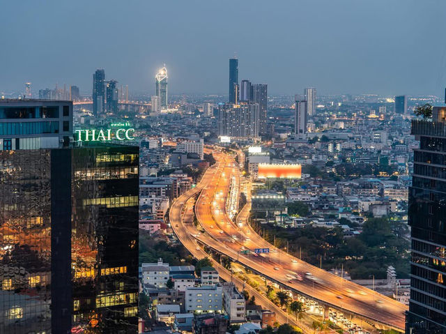 โรงแรมที่มีรูฟท้อปบาร์วิวสวยปังสุดในย่านสาทร 