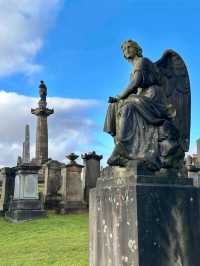 Wandering Through Glasgow Necropolis ⚰️🏰🌿☁️🕊️