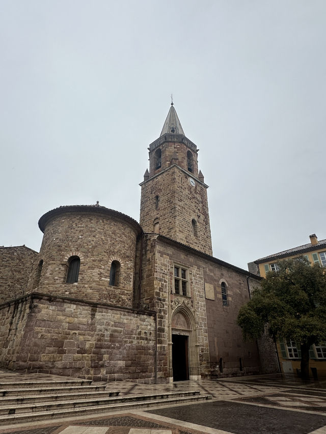 Fréjus เมืองชายฝั่งในฝรั่งเศส