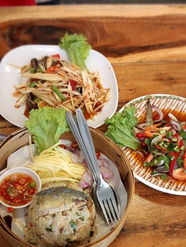 ข้าวลงเข่ง 🍽 ริมหาดวอนนภา🏖