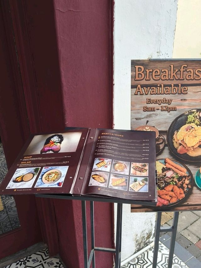 Art Meets Comfort Food at Pinwheel Café