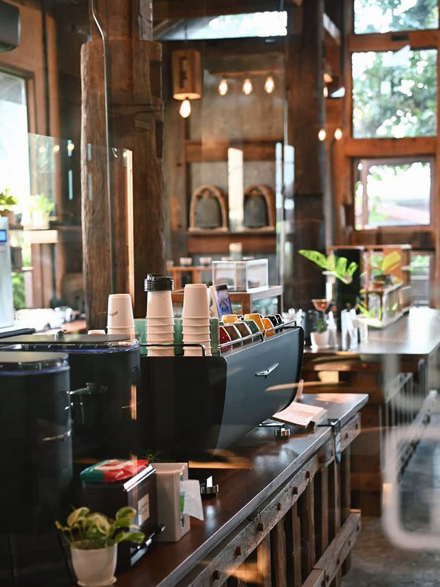 บ้านผางลาง Cafe & Craft คาเฟ่สไตล์โรงไม้เก่า