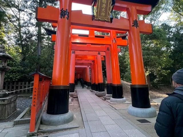 A Journey Through Fushimi Inari Shrine – Kyoto’s Vermilion Pathway