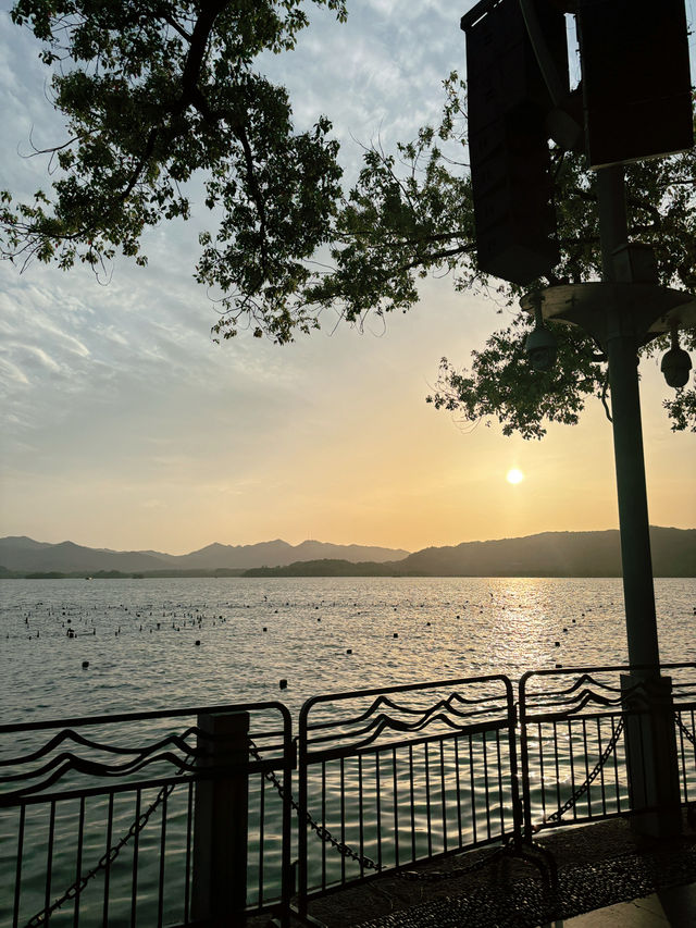 ชมวิวชิลล์ ๆ ที่ West Lake