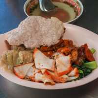 เจ๊ไก่บะหมี่เกี๊ยวร้อยปี 