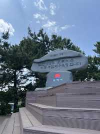 추암 촛대바위와 출렁다리