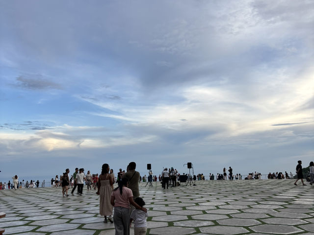 セブの夜景を一望！夕暮れのピンク空と音楽が心に残る