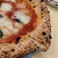 【東京/六本木🇯🇵】薪窯焼きたてピッツァ🍕ナプレ