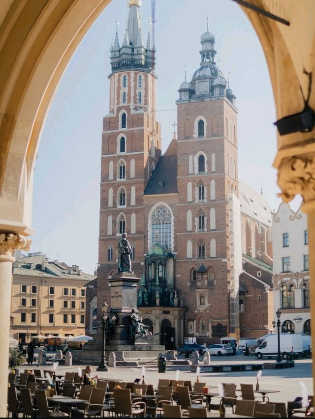 ✨🇵🇱 Krakow Calling: Budget Bliss in Poland! 🇵🇱✨