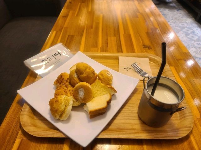 고려당 마산 빵지순례 (생크림스틱, 빠다빵, 땅콩빠다빵, 베이비슈, 밀크쉐이크)