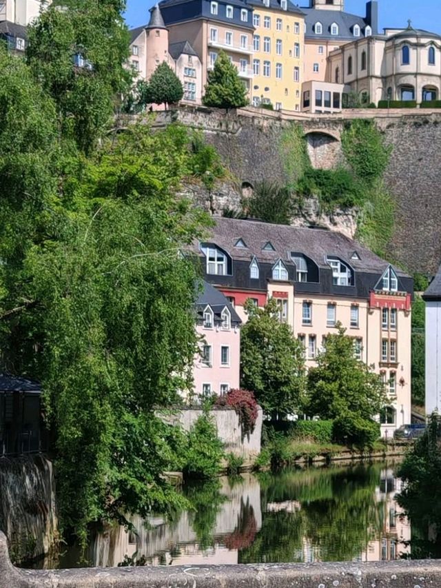 🇱🇺💼 Luxembourg on a Budget: Small Country, Big Win! 🏰✨