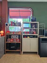 Groggy and friends coffee roaster : Sriracha