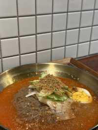 오래된 전통의 웨이팅 있는 냉면집 시장냉면