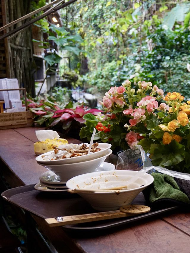 Caffeine, Cool Air & Main Character Vibes at Lud Pud Pa Peng, Mae Kampong