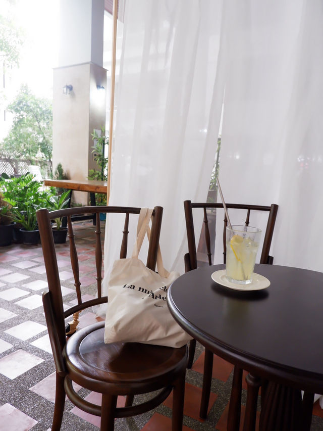Unbirthday cafe : คาเฟ่สุดฮิตย่านสุขุมวิท